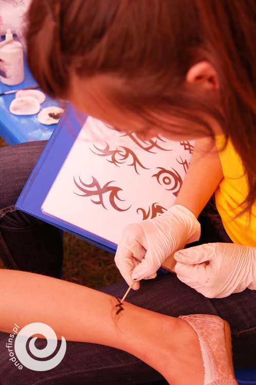 henna dla dzieci - malowanie tatuaży